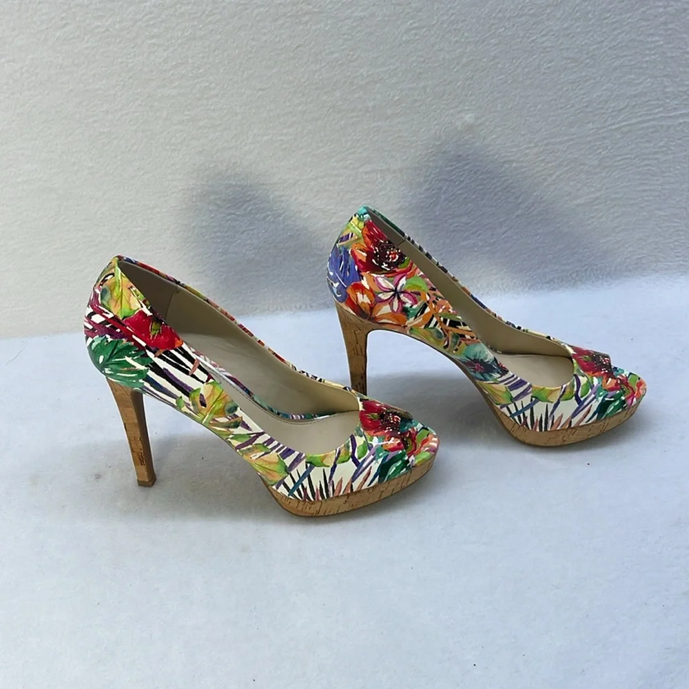 NEW Jessica Simpson floral pumps (runs small)